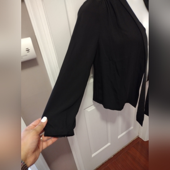 CHICO'S Black Long Sleeved Neck Tie Blouse Sz 1 NWOT - Picture 4 of 9
